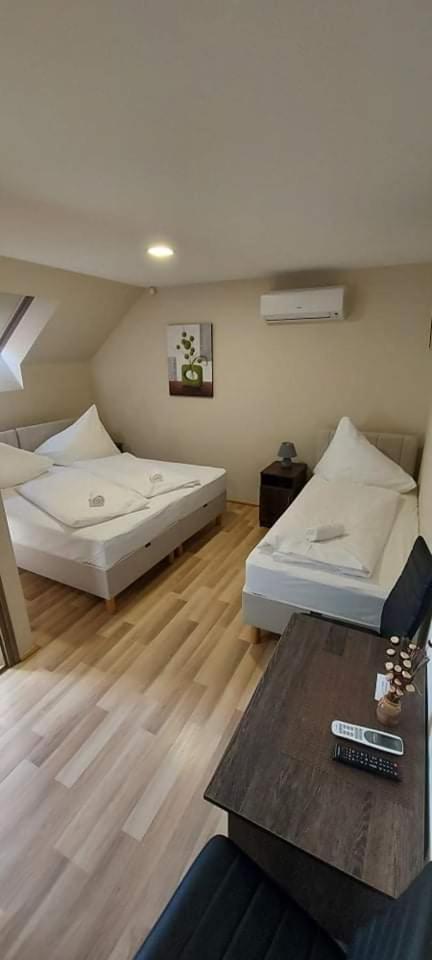Hotel Soerpatika Vendeghaz Badacsonytomaj Zimmer foto