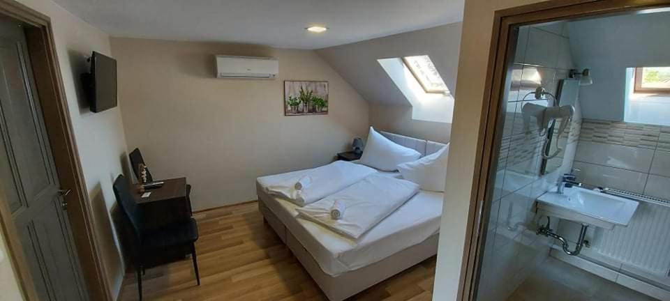 Hotel Soerpatika Vendeghaz Badacsonytomaj Zimmer foto