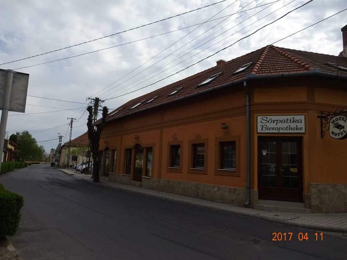 Hotel Soerpatika Vendeghaz Badacsonytomaj Exterior foto